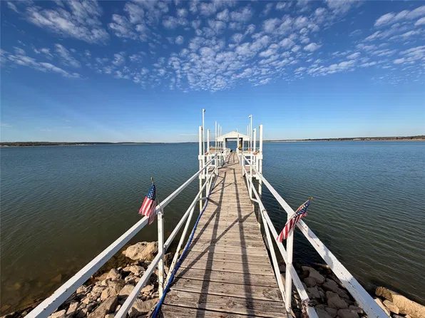 334 Lakeshore Dr, Runaway Bay, TX 76426