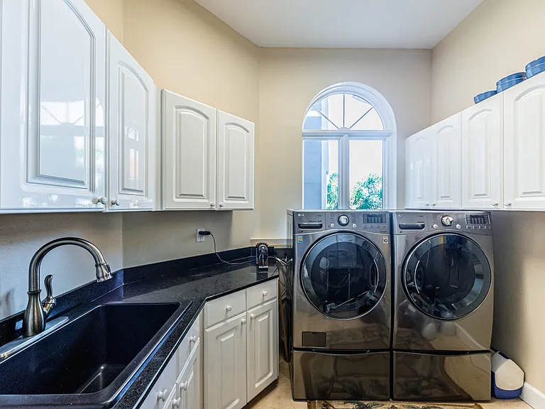 820 Columbus Dr — Photo 11