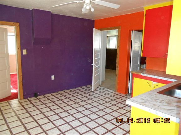 4th image of 216 14th Ave N