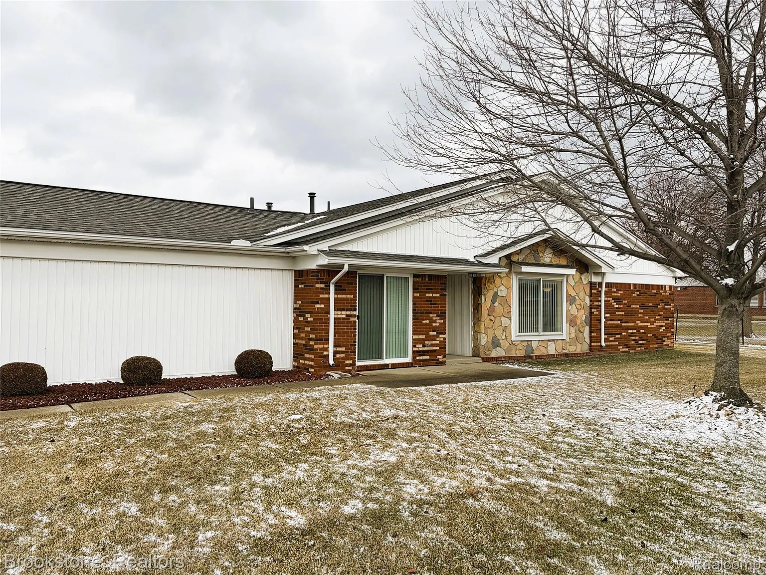 31750 Raymond Dr photo 1