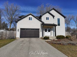 1013 Talbot Ave, Lake Bluff, IL 60044