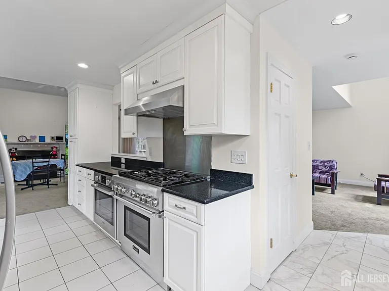130 Sayre Dr #130 — Photo 16