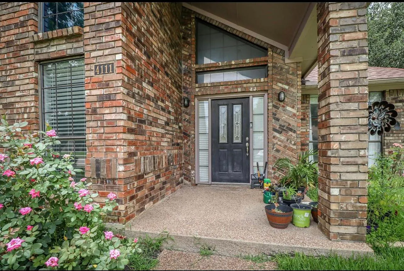 4111 Province Dr — Photo 2