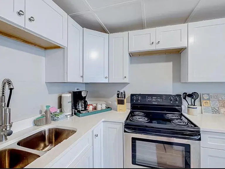 7304 Beach Dr — Photo 8