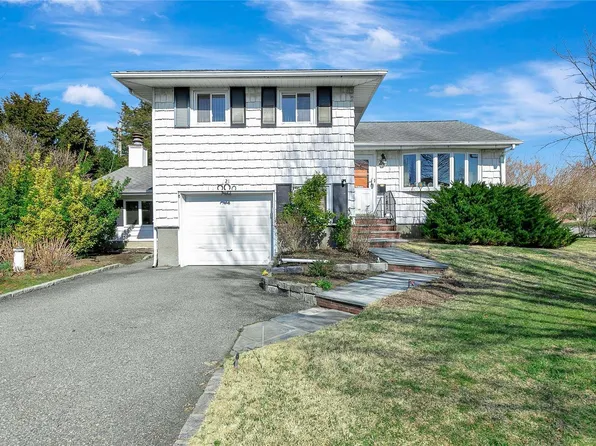 21 Pinetree Avenue, Hicksville, NY 11801
