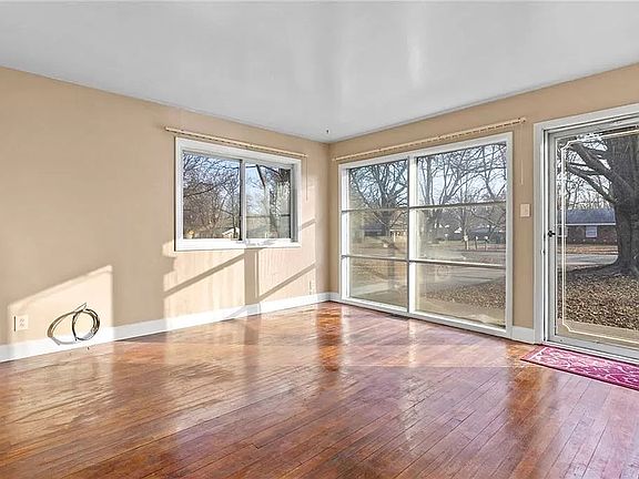 3rd image of 1260 Farley Dr