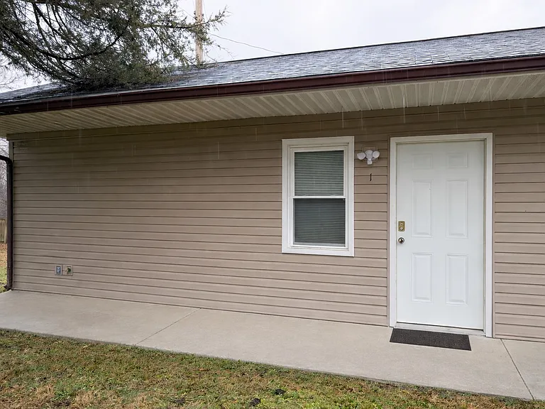1170 Miller St #1 — Photo 3