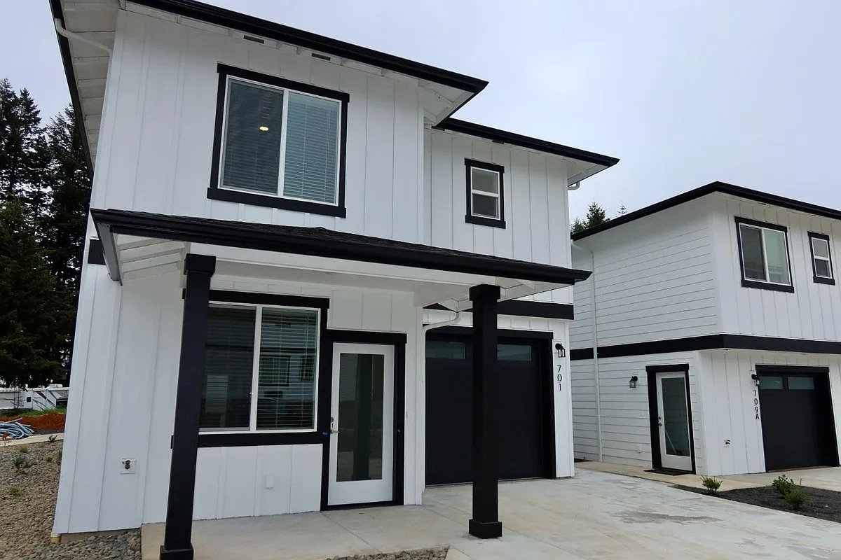 Property Photo - 723 Elkins Way SE