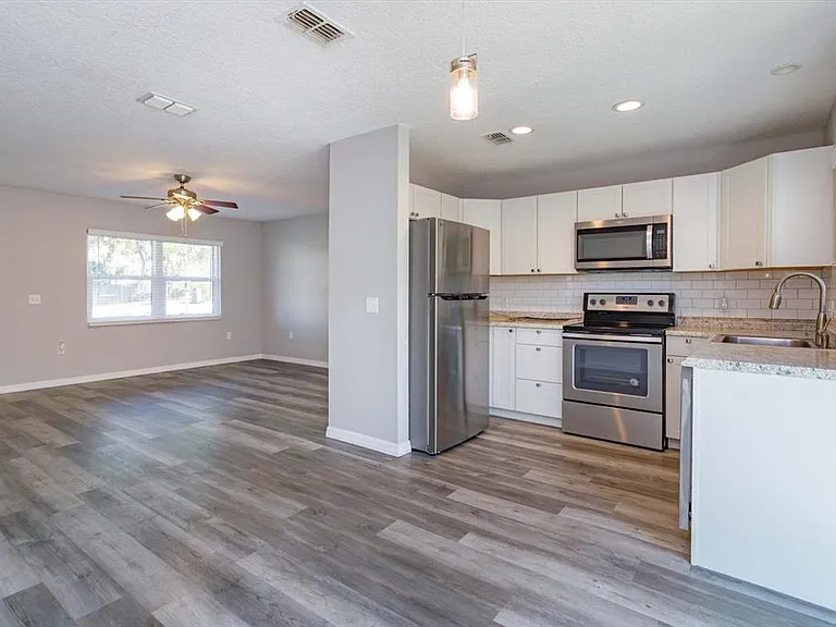 302 Ballard Ave — Photo 9