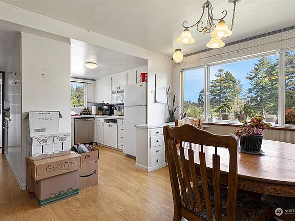 3rd image of 3509 92nd Street E