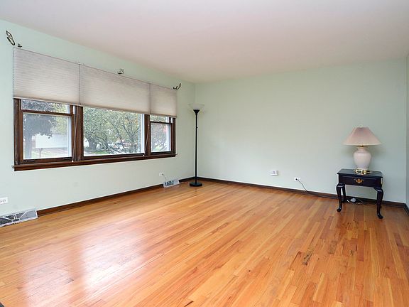 4th image of 821 E Marshall Ct