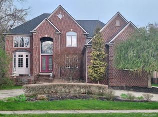 5538 Hampshire Dr, West Bloomfield, MI 48322