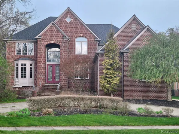 5538 Hampshire Dr, West Bloomfield, MI 48322
