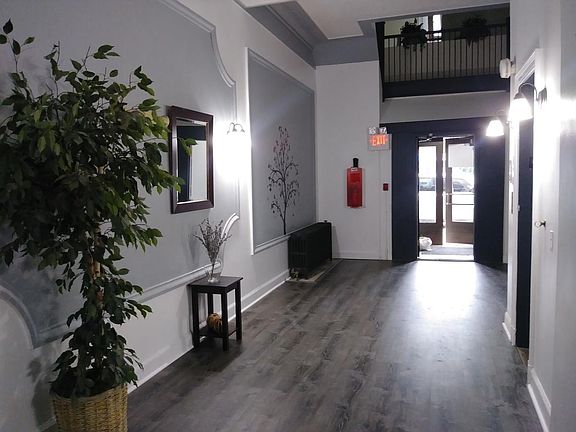 5th image of 808 N Main St APT 401
