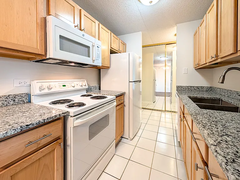 1043 S York Rd #406 — Photo 4