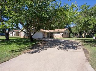 112 W Huitt Ln, Euless, TX 76040