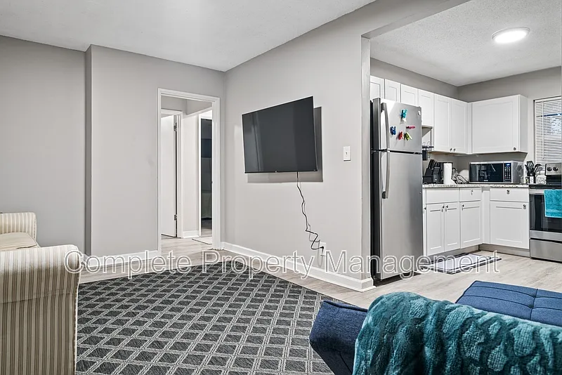 3 bed, 1.0 bath, 1188 sqft, $1,350 — Photo 3