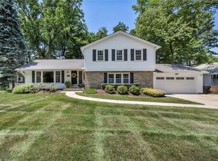1058 Oakview Dr, Highland Heights, OH