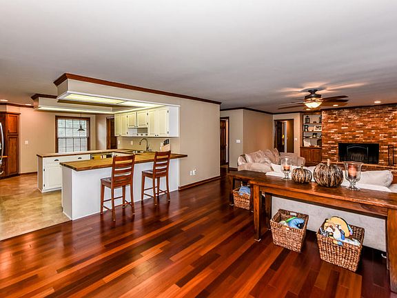 5th image of 2014 Oakwood Dr