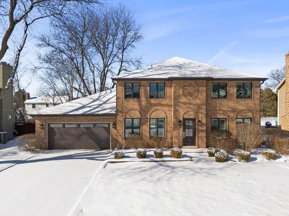 1934 Sherwood Pl, Wheaton, IL 60189