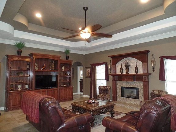 5th image of 6065 Carrie Ln