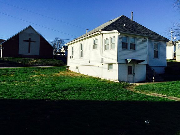 3rd image of 1502 Oak St