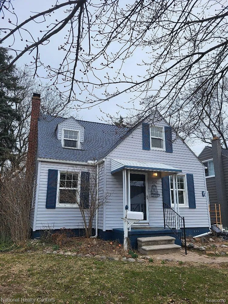 1336 Pearson St photo 1