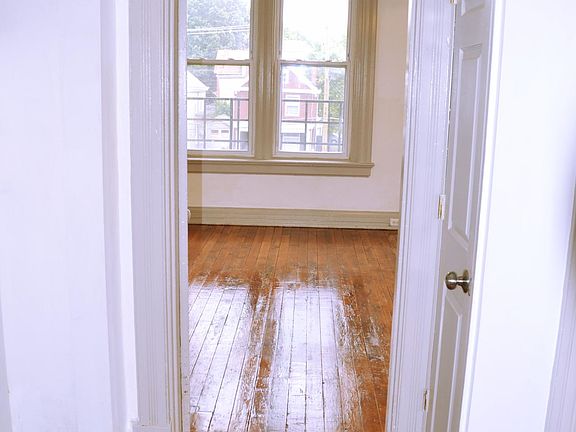 4th image of 2701 Euclid Ave #2