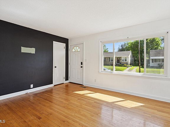 5th image of 1424 Belmont Dr