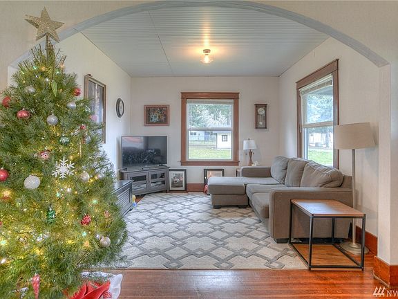 3rd image of 2621 Sawall Ave
