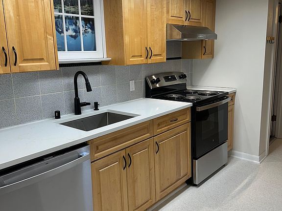 Looking back towards the entrance.