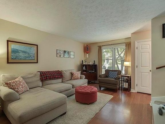 2nd image of 4039 Heather Ct #4039