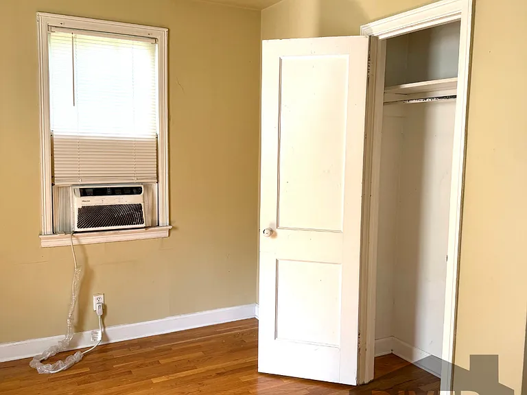 405 N East St — Photo 6