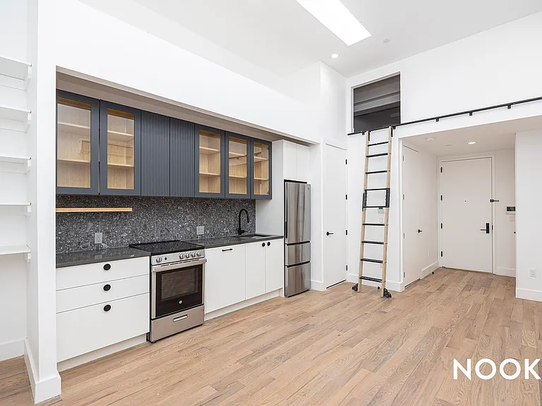 228 N 7th St #109 — Photo 15