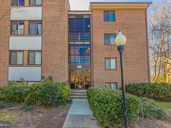 First Floor Location=Minimal Steps up to Unit