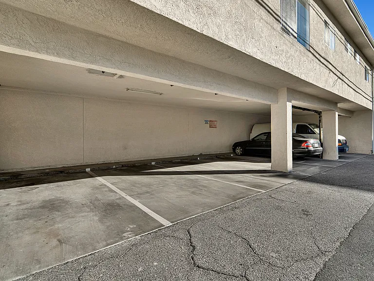 4320 Mammoth Ave #209 — Photo 10