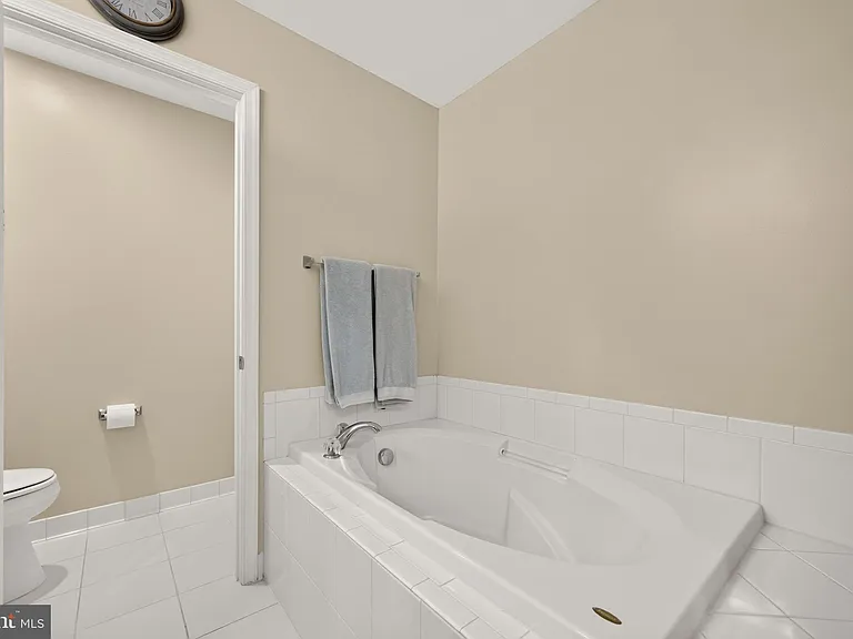 43580 Popes Creek Sq — Photo 32