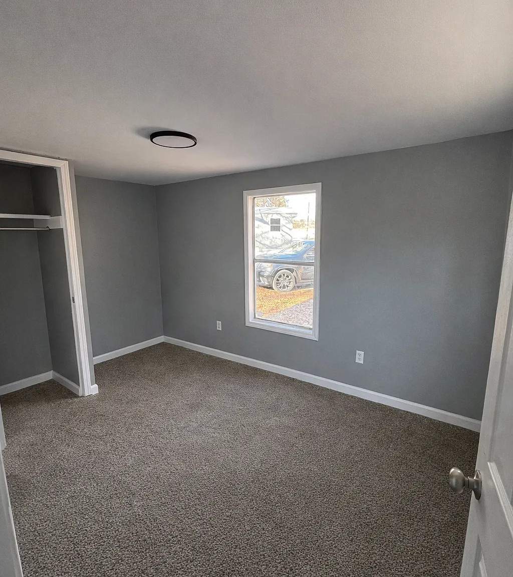 3 bed, 924 sqft, $1,085 — Photo 3