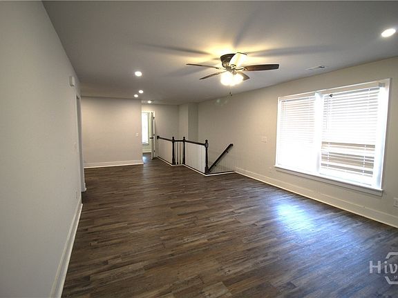 5th image of 724 W Victory Dr #B