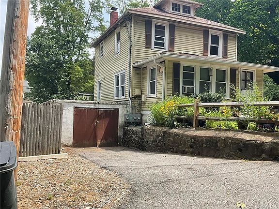 5th image of 62 Robinson Ave