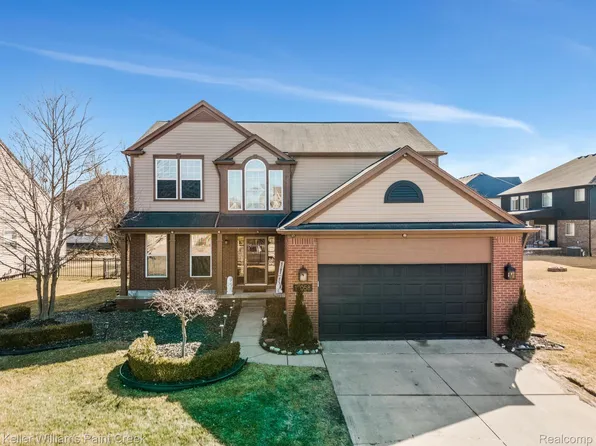 19058 England Dr, Macomb, MI 48042