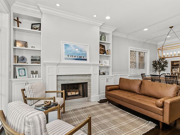 2nd image of 2769 N Kenmore Ave #1