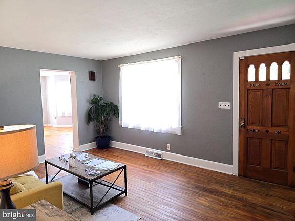 5th image of 1336 Garry Ave