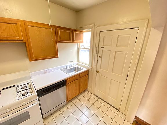 2nd image of 14-20 W Norwich Ave #14