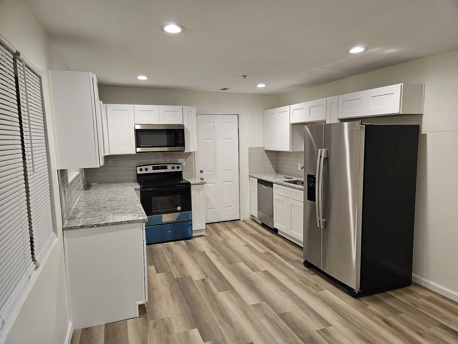 1341 Pine Ave — Photo 4