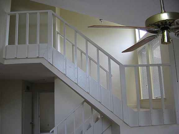 3rd image of 2720 Townbluff Dr