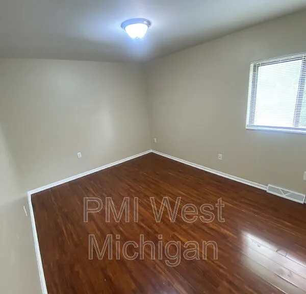 6081 In The Pines Dr SE — Photo 11