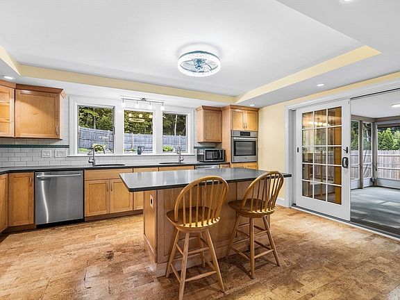 4th image of 112 Newton Ave N