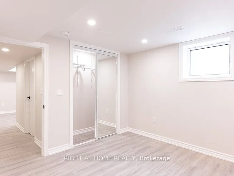 6 Bellvare Cres — Photo 22