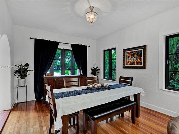 4th image of 723 Escobar Ave #723